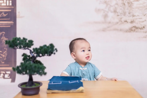 上海怀孕肚子中间凹两边凸